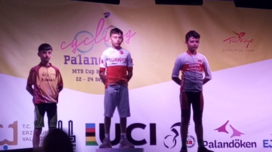 Dağ Bisikleti Şampiyonası U12 Erkekler Kategorisinde Öğrencimiz Fuat GÖRMEN 2. olmuştur.