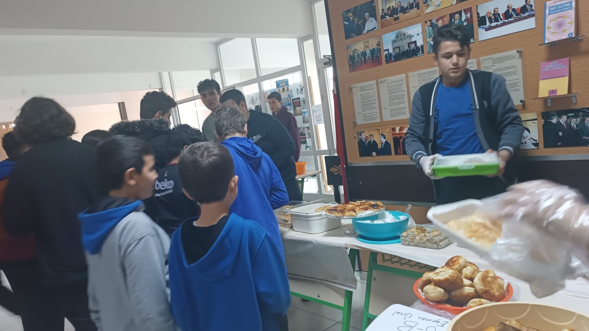 Filistin ve Deprem Bölgesindeki Kardeş Okulumuz İçin Kermes Düzenledik