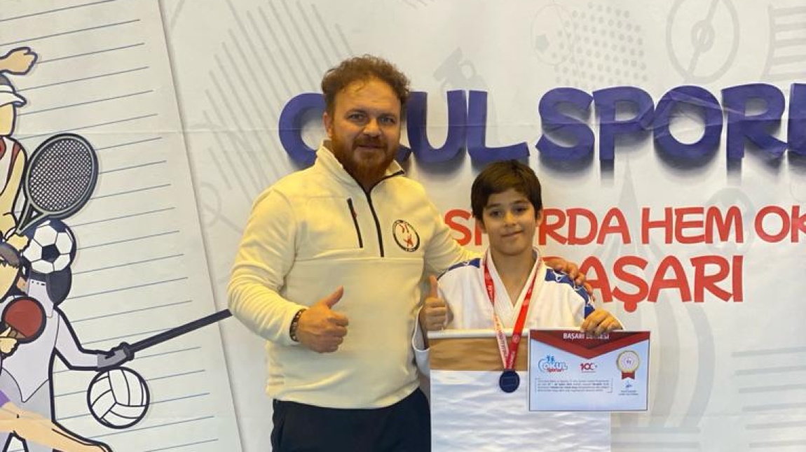 Öğrencimiz Melih Eren KAYIŞ Okul Sporları Judo Gruplarda 2. olarak Türkiye Şampiyonasına Katılmaya Hak Kazanmıştır.